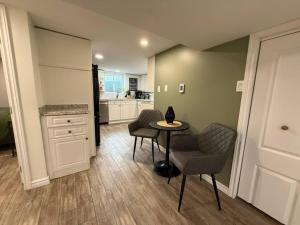 Modern 2BR Retreat w Heated Floors-Gazebo