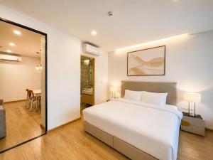 Cozy Modern 1BR Condo with Kitchen & Living Area