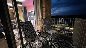 Central Harrow Balcony Sleeps 6 2 Stops To Wembley