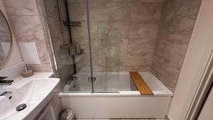 Central Harrow Balcony Sleeps 6 2 Stops To Wembley