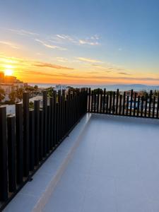 Elegant Private Room with Ocean View & Sunset Terrace