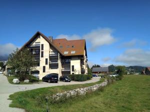 Appartement à Méaudre - 4 pers, proche centre, balcon, parking - FR-1-737-9