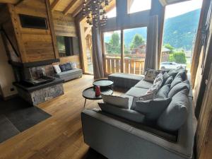 Chalet de luxe aux Gets avec jacuzzi et animaux admis, proche pistes - FR-1-598-89