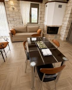 Petrolouloudo - Traditional Stone Villa