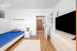 Bright Petržalka Retreat, Sunny 8m Loggia AC, 5 Min to Centre