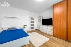 Bright Petržalka Retreat, Sunny 8m Loggia AC, 5 Min to Centre