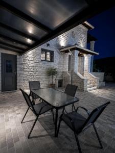 Petrolouloudo - Traditional Stone Villa