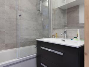 Studio rénové proche centre avec balcon, idéal 5 pers, WIFI inclus - FR-1-346-367