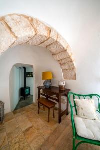 Trullo with pool and garden between Ostuni and Ceglie