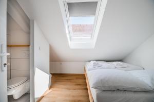 Halo Pinki Rooms
