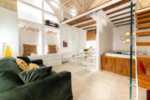 Old Court Luxury Suite Spa by Monholiday