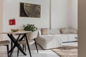 Stylish 1BR with Pool Gym & Metro Access