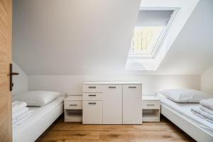 Halo Pinki Rooms