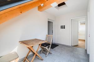 Halo Pinki Rooms