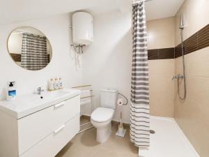 Habitación con Baño Privado, y Cocina - Cerca de la Playa