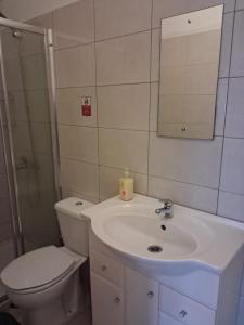 Bedroom in downtown Porto Q1 Nr449