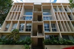Modern Executive Apartment with Parking