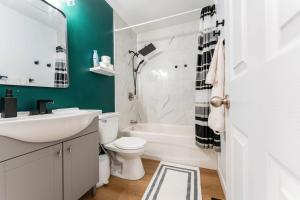UpscaleCity 2 Bedroom Home Near Downtown and Stampede