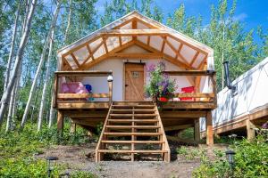 Cabins Over Crag Lake Glamping Lynx