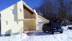 Charming chalet in Herceg Novi with fenced garden