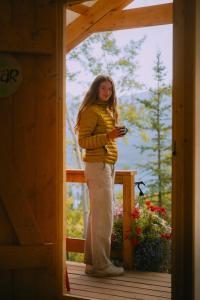 Cabins Over Crag Lake Glamping Lynx