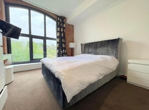 Relaxing Mill Loft by Brook Nice Walks & Manchester