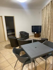 Avis, Schuckmann street 18b