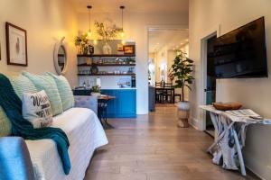 Designer Penthouse with Rooftop Deck Near Downtown and Lookout Mtn