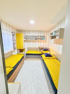 Andys Apartment House Vir