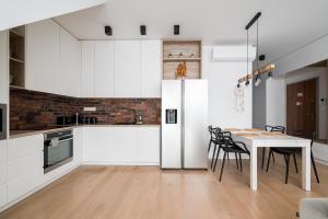 Kapelanów Skyline Prestige Apartment by BookingHost