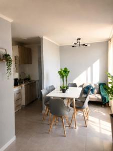Large apartment for 6, Quinta Normal, Metro, Bleached