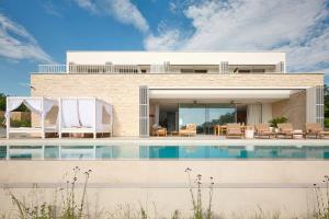 Luxury Villa Isolana Pag with heated pool