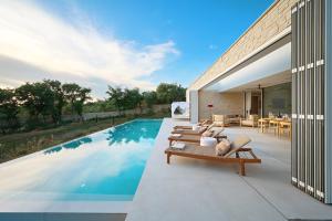 Luxury Villa Isolana Pag with heated pool