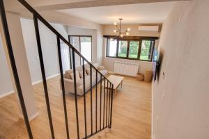 Stylish 2BD Duplex AC Wi-Fi Garden 5m to Beach