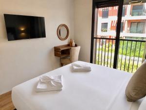Chic Apartment - Pool - Private Residence