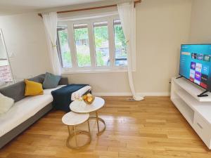 3BR2BA House near UWO & Downtown Free Parking