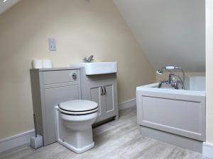 Nether Newton - Sleeps 12, Hottub, Sauna, Private Garden