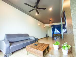 Signature Loft at The Wave Residence by HCK