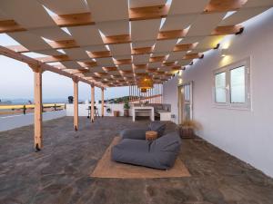 Azure Sea View Apartment Near The Airport