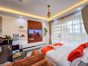 Stylish suite with skyline views & rooftop gym