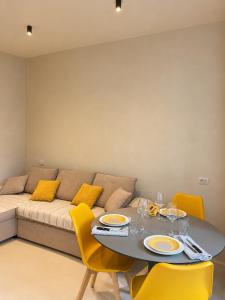 Golden Pine Retreat - Beachfront Apartment