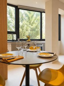 Golden Pine Retreat - Beachfront Apartment