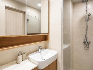 Sky Park Laguna 2BR Condo with Balcony