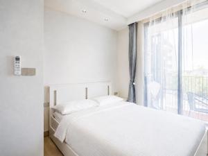 Sky Park Laguna 2BR Condo with Balcony