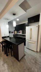 Apartamento familiar Ricaurte, con piscinas
