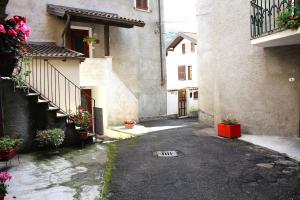 Casa Roccia-tra bosco, passeggiate e Lago Maggiore