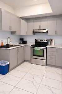 Spacious 6BR Family Home in Brampton