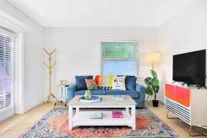 Freshly Remodeled Island Suite w Pool & Pet Friendly