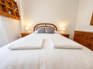 Apartamento "Bella Bahía" - over 25 years old & Families - Swimming Pool - Parking - Tranquility - Good Conections