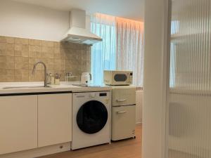 NEW- Wangsimni Stn 3 mins, Max 4P, Tub, Baby friendly, Near Seongsu, Luggage Storage, Flat